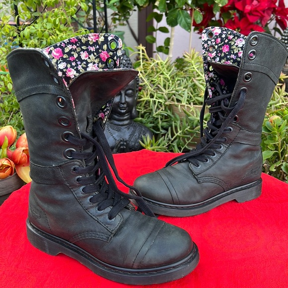 Dr. Martens Mirage Floral Triumph 1914 Tall Boots - Picture 16 of 17